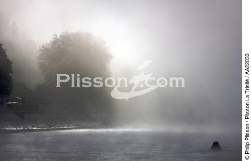 Brume sur la Seine. - © Philip Plisson / Plisson La Trinité / AA22033 - Nos reportages photos - Du Tréport à l'estuaire de la Seine