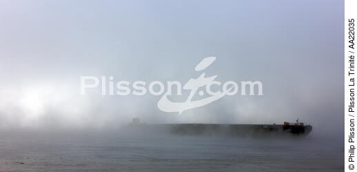 Brume sur la Seine. - © Philip Plisson / Plisson La Trinité / AA22035 - Nos reportages photos - Du Tréport à l'estuaire de la Seine