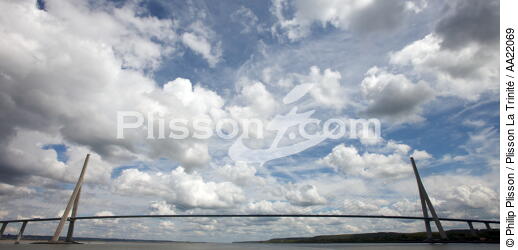 The Normandy bridge. - © Philip Plisson / Plisson La Trinité / AA22069 - Photo Galleries - Sky