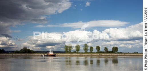 Bord de Seine. - © Philip Plisson / Plisson La Trinité / AA22074 - Photo Galleries - Cloud