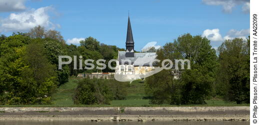 Bord de Seine. - © Philip Plisson / Plisson La Trinité / AA22099 - Nos reportages photos - Eglise
