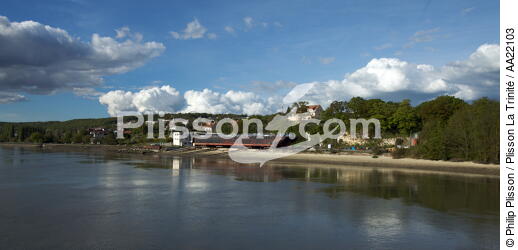 Bord de Seine. - © Philip Plisson / Plisson La Trinité / AA22103 - Nos reportages photos - 16/9 horizontal