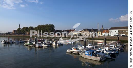 Gravelines. - © Philip Plisson / Plisson La Trinité / AA22126 - Nos reportages photos - De Dunkerque à la Baie de Somme
