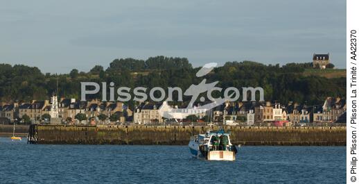 Back from fishing in Cancale. - © Philip Plisson / Plisson La Trinité / AA22370 - Photo Galleries - Town [35]