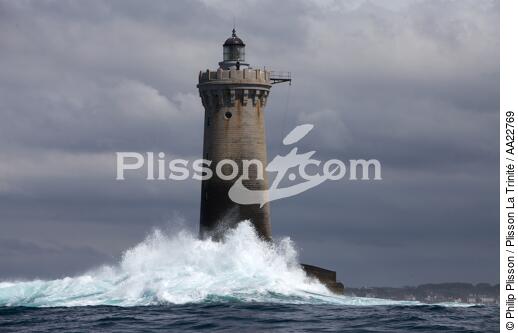 Le phare du Four. - © Philip Plisson / Plisson La Trinité / AA22769 - Nos reportages photos - Vague
