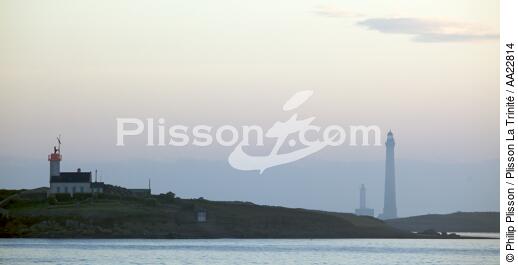 Le phare de l'île Vierge - © Philip Plisson / Plisson La Trinité / AA22814 - Nos reportages photos - Mer calme