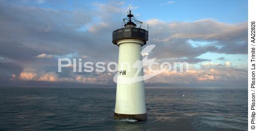 Le phare de la Pierre de Herpin. - © Philip Plisson / Plisson La Trinité / AA22826 - Nos reportages photos - De Cancale à Saint-Brieuc