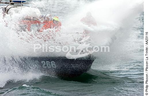 Canot de sauvetage - SNSM - © Philip Plisson / Plisson La Trinité / AA23116 - Nos reportages photos - Sauvetage en mer