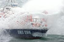Canot de sauvetage - SNSM © Philip Plisson / Plisson La Trinité / AA23117 - Nos reportages photos - Mer agitée