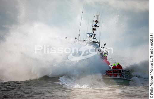 Canot de sauvetage - SNSM - © Philip Plisson / Plisson La Trinité / AA23131 - Nos reportages photos - SNSM