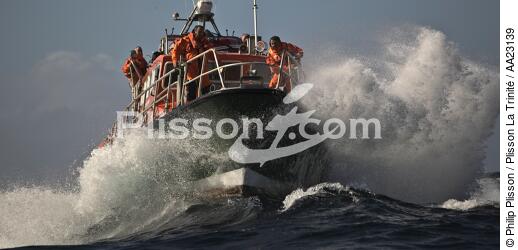 Lifeboat. - © Philip Plisson / Plisson La Trinité / AA23139 - Photo Galleries - Lifeboat society
