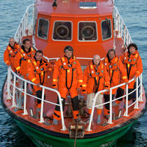 Lifeboat crew members from Ouessant © Philip Plisson / Plisson La Trinité / AA23198 - Photo Galleries - portrait