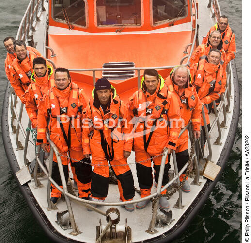 Lifeboat crew members from L'Abert wrac'h - © Philip Plisson / Plisson La Trinité / AA23202 - Photo Galleries - Stem