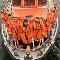 Lifeboat crew members from L'Abert wrac'h © Philip Plisson / Plisson La Trinité / AA23202 - Photo Galleries - portrait