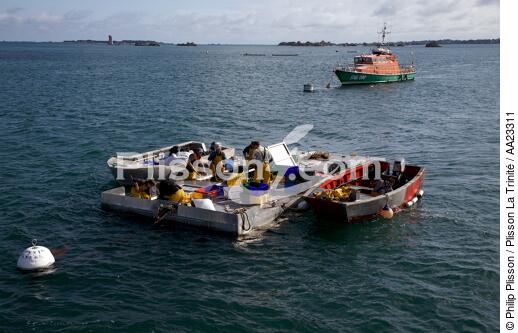 Loguivy de la mer à l'entrée du Trieux - © Philip Plisson / Plisson La Trinité / AA23311 - Nos reportages photos - Canot de sauvetage