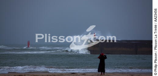 Coup de vent sur Quiberon - © Philip Plisson / Plisson La Trinité / AA23456 - Nos reportages photos - Feu de port