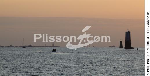 On the Jaudy river. - © Philip Plisson / Plisson La Trinité / AA23549 - Photo Galleries - Buoys and beacons