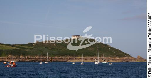 L'île Milliau devant Trébeurden. - © Philip Plisson / Plisson La Trinité / AA23622 - Nos reportages photos - Mouillage