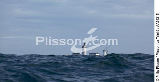 The Stiff lighthouse on Ouessant - © Philip Plisson / Plisson La Trinité / AA24315 - Photo Galleries - Ouessant Island and Molène Archipelago
