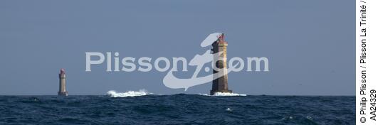 Ouessant lighthouses - © Philip Plisson / Plisson La Trinité / AA24329 - Photo Galleries - Nividic