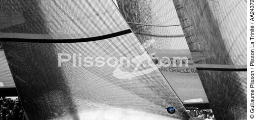 Louis Vuitton Pacific Series - © Guillaume Plisson / Plisson La Trinité / AA24372 - Photo Galleries - Black and white