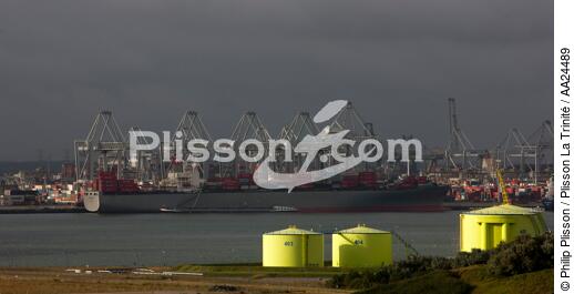 Sur le port de Rotterdam - © Philip Plisson / Plisson La Trinité / AA24489 - Nos reportages photos - Ville (Pays-Bas)