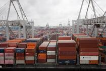 In the port of Rotterdam © Philip Plisson / Plisson La Trinité / AA24497 - Photo Galleries - Containers