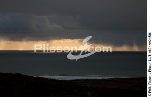 Sky grain on Belle-Ile - © Philip Plisson / Plisson La Trinité / AA24586 - Photo Galleries - Light