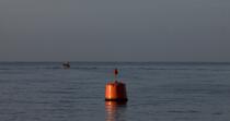 End of day on Bénodet © Philip Plisson / Plisson La Trinité / AA24799 - Photo Galleries - Buoys and beacons
