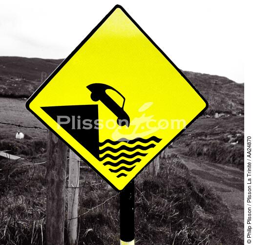 Panneau de signalisation. - © Philip Plisson / Plisson La Trinité / AA24870 - Nos reportages photos - Irlande
