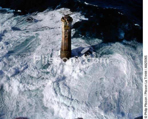 Nividic lighthouse on Ouessant - © Philip Plisson / Plisson La Trinité / AA25065 - Photo Galleries - Lighthouse [29]