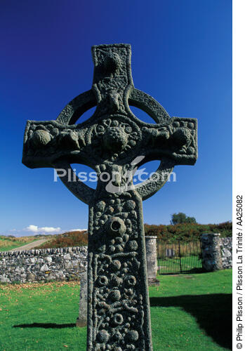 Croix celte sur l'île d'Islay en Ecosse. - © Philip Plisson / Plisson La Trinité / AA25082 - Nos reportages photos - Monument religieux