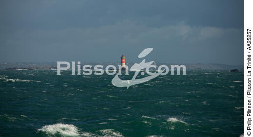 Le phare des Pierres Noires. - © Philip Plisson / Plisson La Trinité / AA25257 - Nos reportages photos - Site [29]