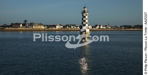 The Perdrix lighthouse in front of Ile-Tudy. - © Philip Plisson / Plisson La Trinité / AA25327 - Photo Galleries - Finistère