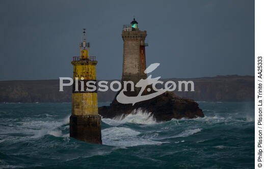 Phare de la Vieille - © Philip Plisson / Plisson La Trinité / AA25333 - Nos reportages photos - Mer agitée
