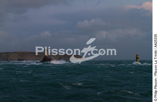 Phare de la Vieille - © Philip Plisson / Plisson La Trinité / AA25335 - Nos reportages photos - Mer agitée