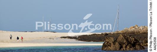 Glénan archipelagos - © Philip Plisson / Plisson La Trinité / AA25358 - Photo Galleries - Mooring