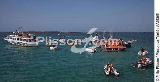 le Pardon des Glénan. - © Philip Plisson / Plisson La Trinité / AA25365 - Nos reportages photos - Sauvetage en mer