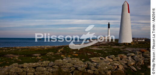 Sein island. - © Philip Plisson / Plisson La Trinité / AA25416 - Photo Galleries - Buoys and beacons