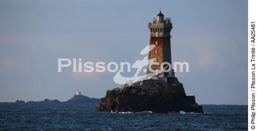 La Vieille Lighthouse in the Raz de Sein. - © Philip Plisson / Plisson La Trinité / AA25481 - Photo Galleries - Finistère