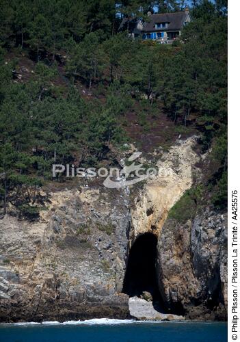 Grotte à Morgat. - © Philip Plisson / Plisson La Trinité / AA25576 - Nos reportages photos - Crozon [presqu'île de]