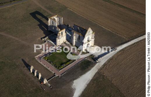 l’abbaye cistercienne des Châteliers - © Philip Plisson / Plisson La Trinité / AA25593 - Nos reportages photos - Ré [ile de]