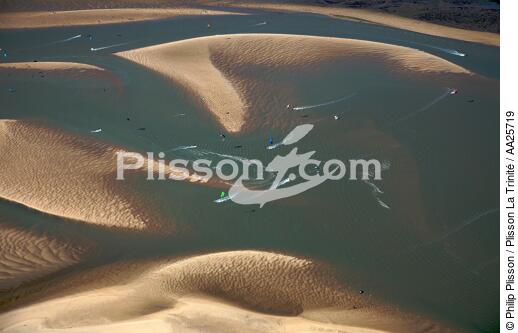 Kitesurf à La Palmyre - © Philip Plisson / Plisson La Trinité / AA25719 - Nos reportages photos - Kitesurf
