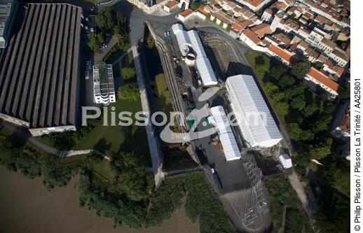 Rochefort - © Philip Plisson / Plisson La Trinité / AA25801 - Photo Galleries - Shipyard