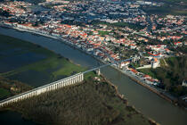 Tonnay Charente © Philip Plisson / Plisson La Trinité / AA25833 - Photo Galleries - Suspended bridge