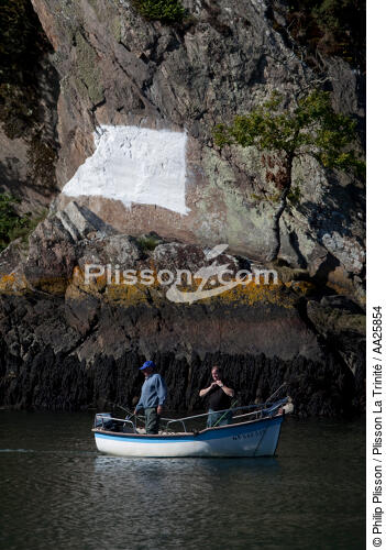 Sur l'Odet - © Philip Plisson / Plisson La Trinité / AA25854 - Nos reportages photos - Pêcheur