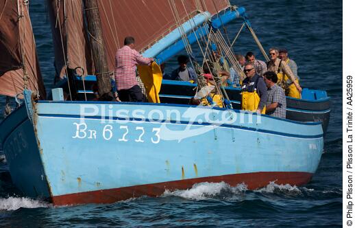 Coquiller en rade de Brest - © Philip Plisson / Plisson La Trinité / AA25959 - Nos reportages photos - Site [29]