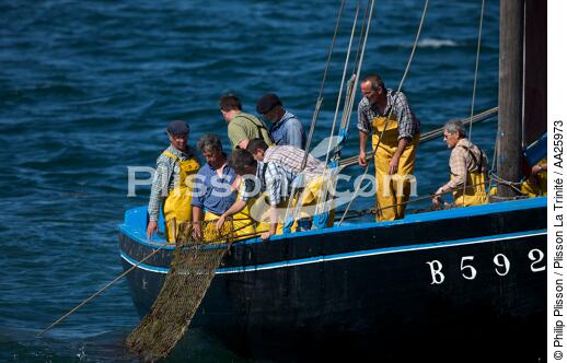 Coquiller en rade de Brest - © Philip Plisson / Plisson La Trinité / AA25973 - Nos reportages photos - Finistère