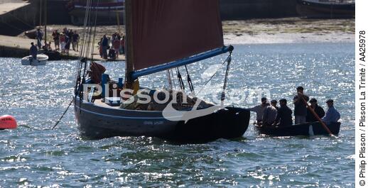 Coquiller en rade de Brest - © Philip Plisson / Plisson La Trinité / AA25978 - Nos reportages photos - Equipage