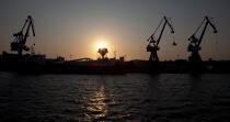 Coucher de soleil sur le port de Lorient. ©  / Plisson La Trinité / AA26453 - Nos reportages photos - De Bénodet à Etel